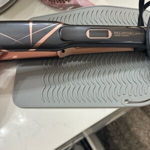 Paul Mitchell Pro Tools Flat Iron in Black and Pink